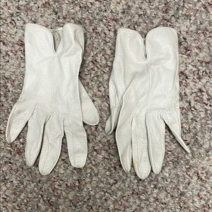 Elegant White Leather Gloves